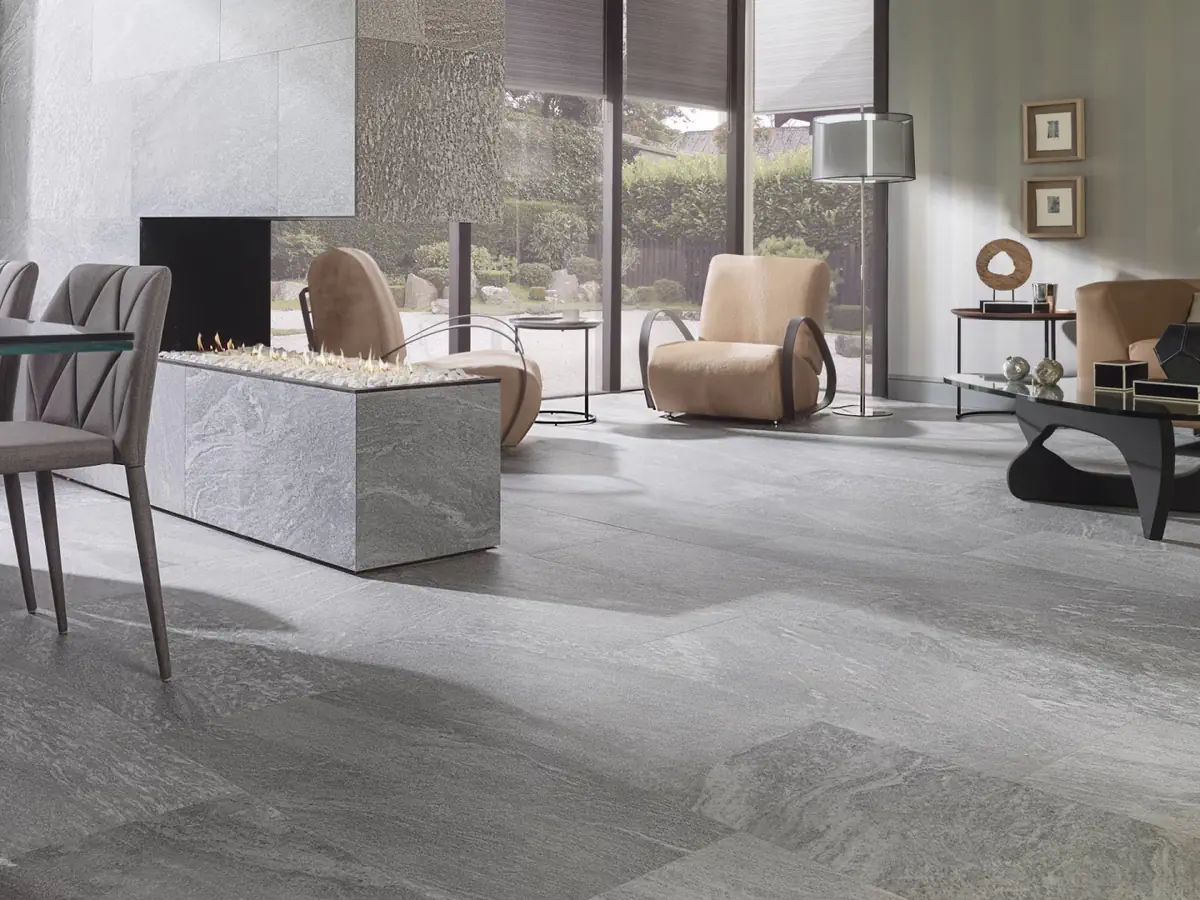 Gres Porcelanosa RIVER efekt kamień - aranzacja w przestronnym holu