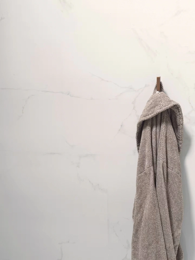 Gres Porcelanosa CARRARA efekt marmur - aranzacja w elewacji domu