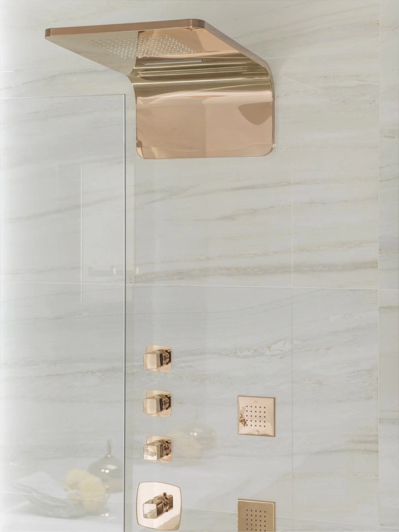Gres Porcelanosa PORTOFINO efekt marmur - aranzacja w eleganckiej lazience