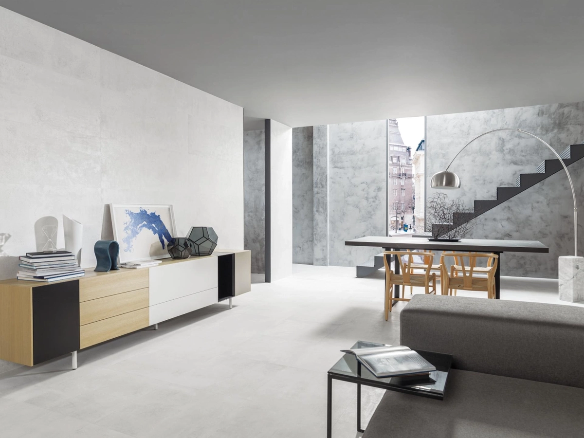 Gres Porcelanosa METROPOLITAN efekt beton - aranzacja w strefie dziennej z duzymi przeszkleniami