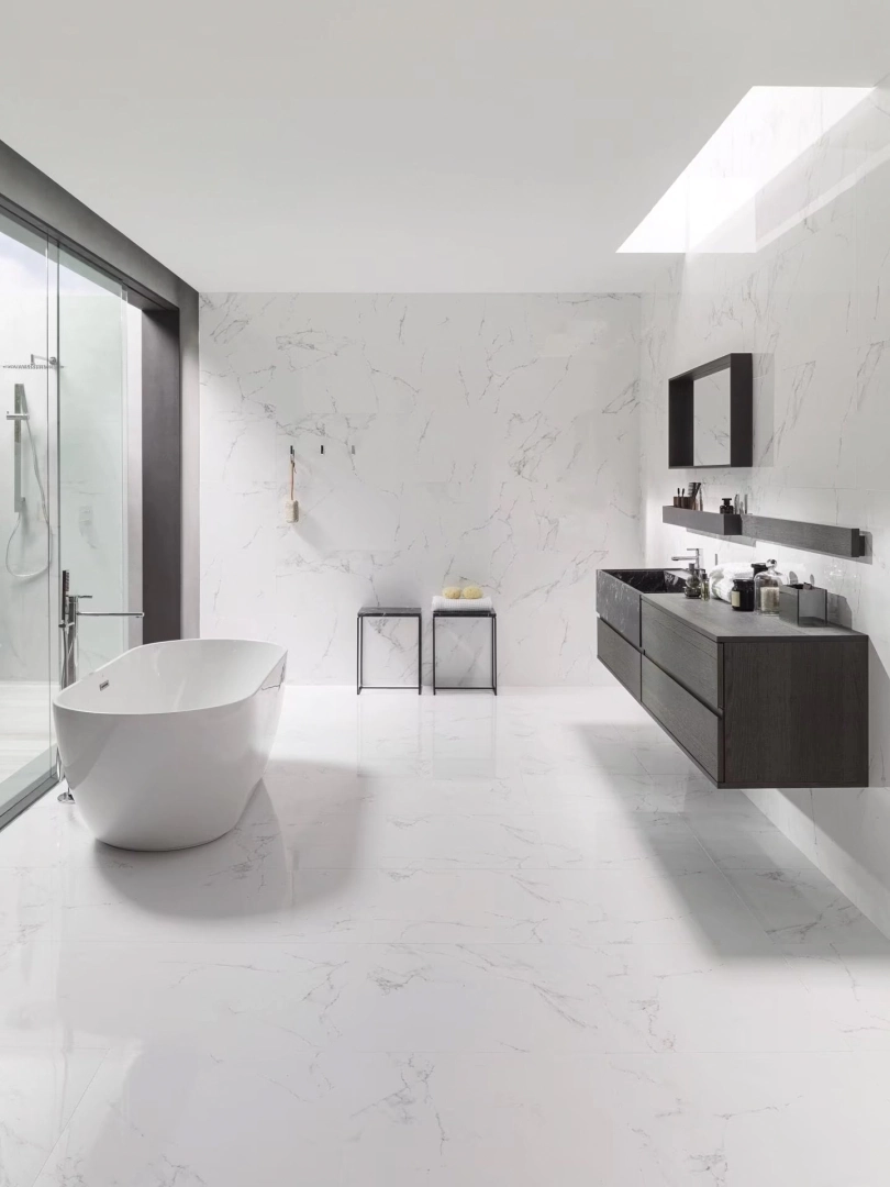 Gres Porcelanosa CARRARA efekt marmur - aranzacja w elewacji domu