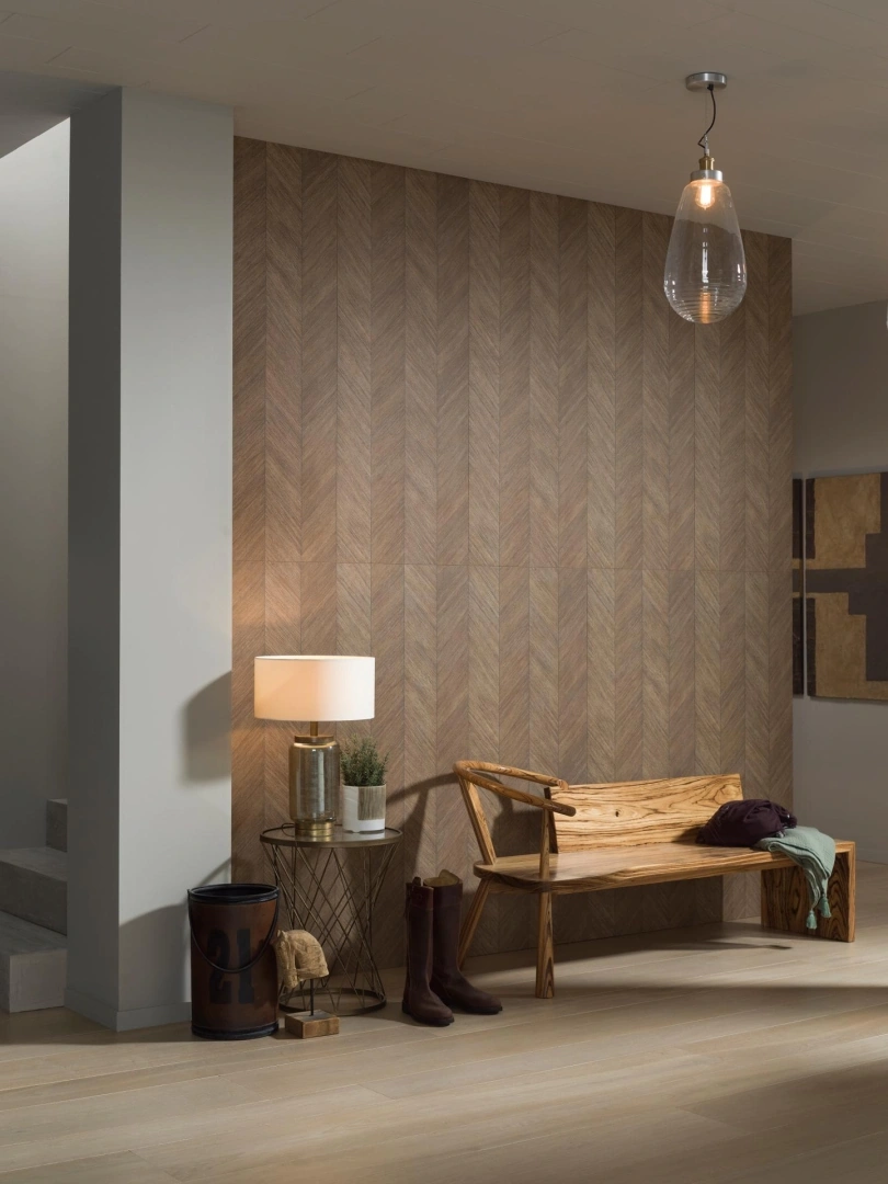 Gres Porcelanosa GENT efekt drewno - aranzacja w przestronnym holu