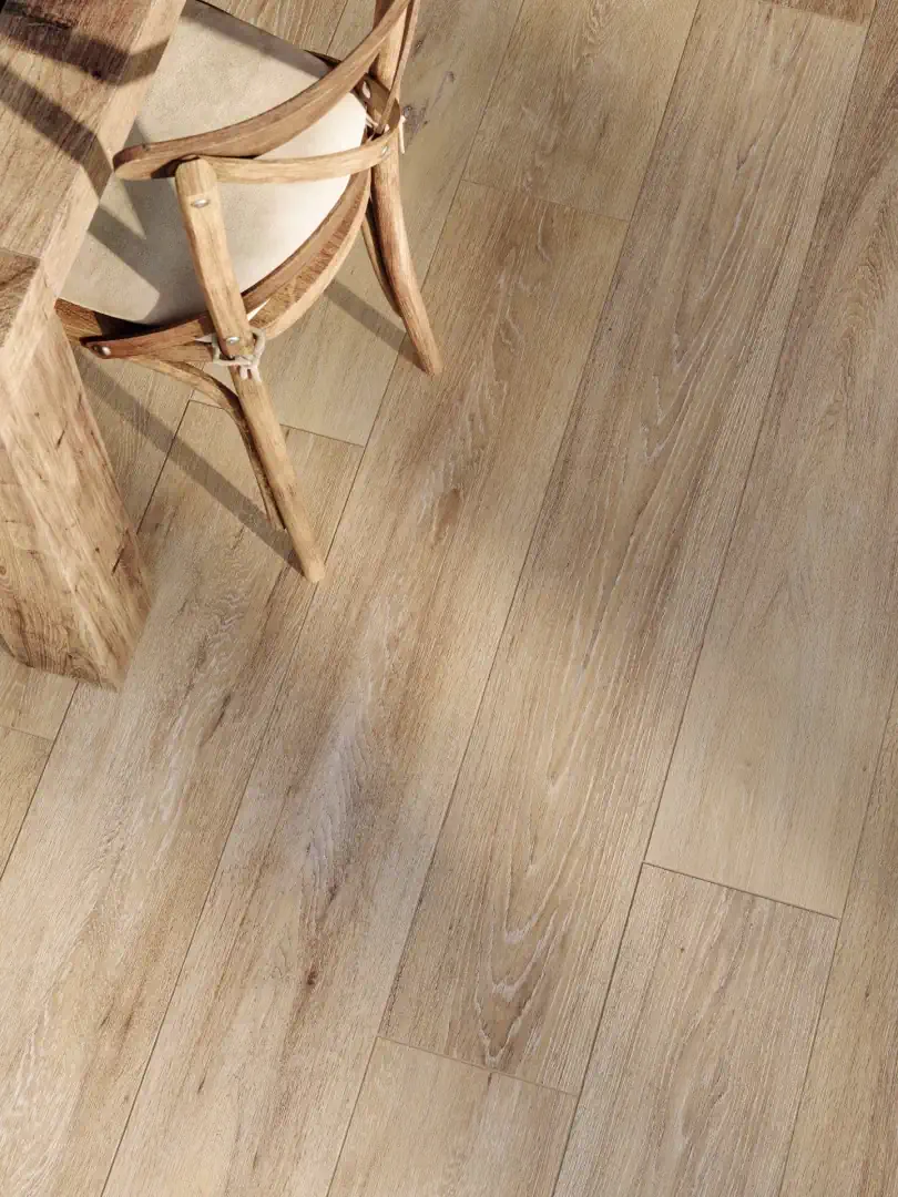 Gres Porcelanosa TANZANIA efekt drewno - aranzacja w strefie dziennej z duzymi przeszkleniami