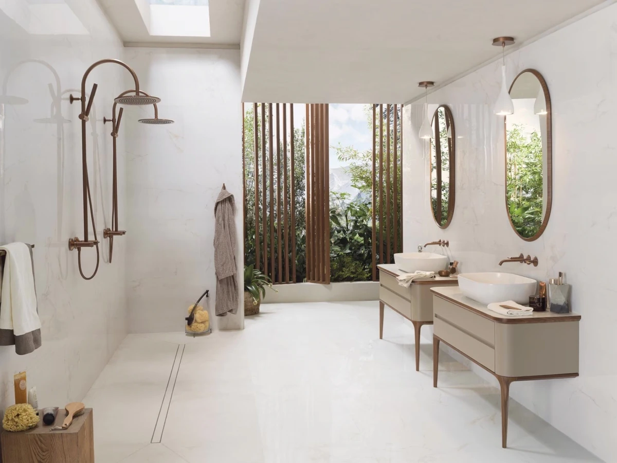 Gres Porcelanosa CARRARA efekt marmur - aranzacja w przy kominku