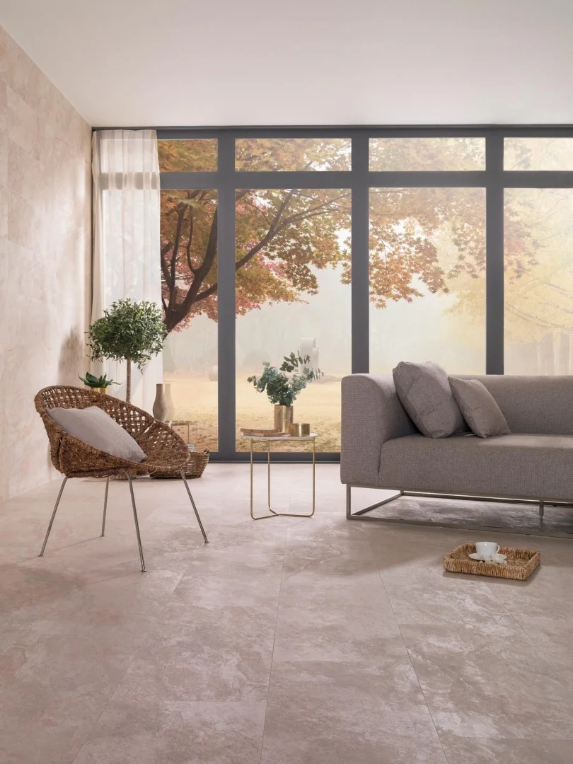 Gres Porcelanosa IMAGE efekt kamień - aranzacja w przestronnym holu