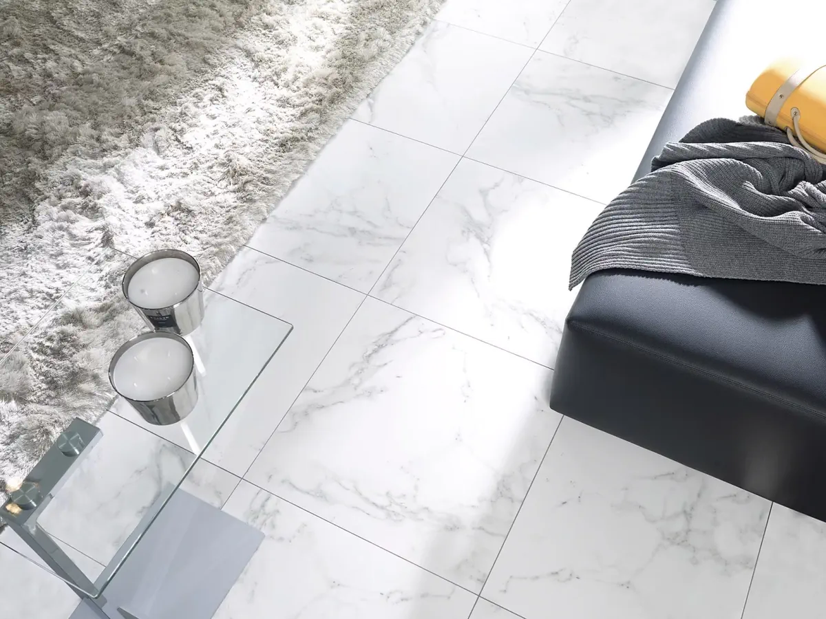 Gres Porcelanosa CARRARA efekt marmur - aranzacja w elewacji domu