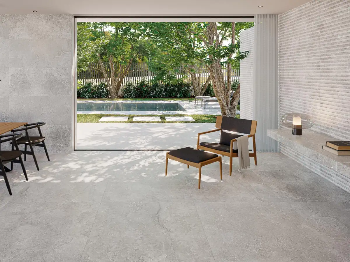 Gres Porcelanosa HANNOVER efekt terrazzo, kamień - aranzacja w przestronnym holu