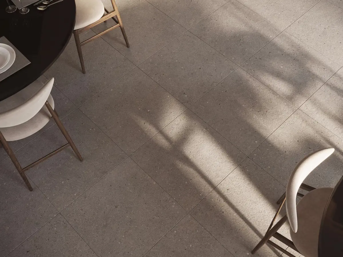 Gres Porcelanosa MATIKA efekt beton, kamień - aranzacja w przy kominku