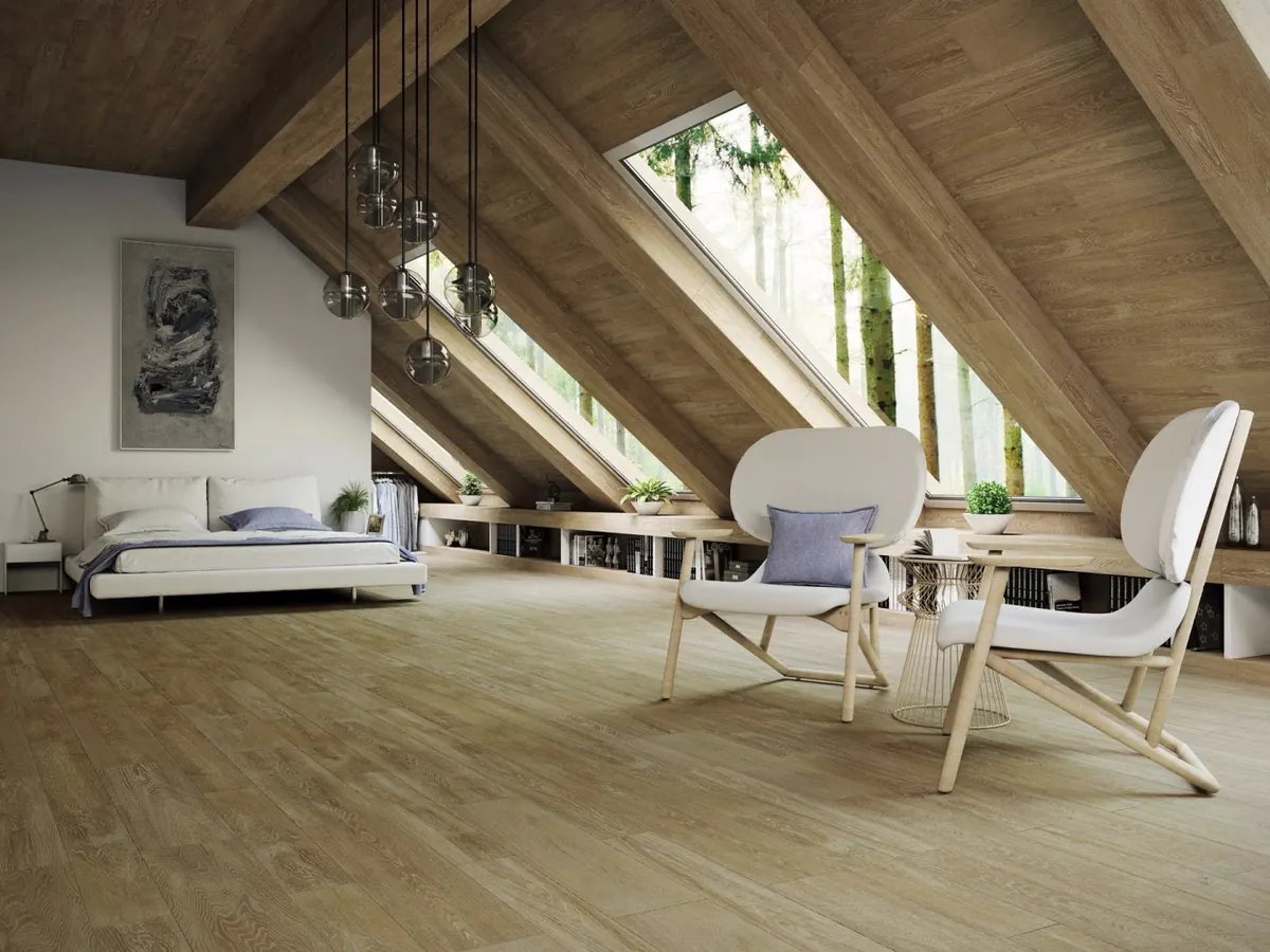 Gres Porcelanosa TANZANIA efekt drewno - aranzacja w korytarzu z naturalnym swiatlem