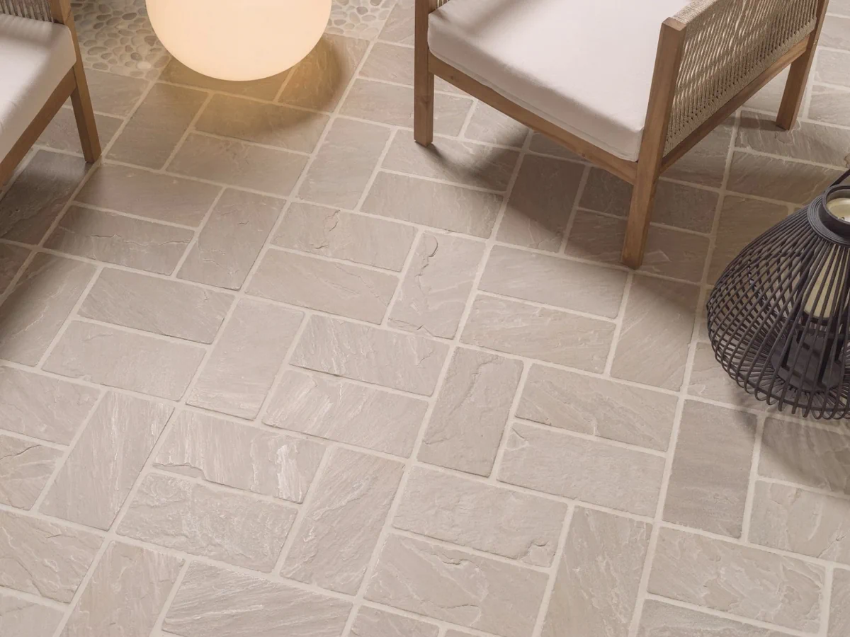 Gres Porcelanosa CANCUN efekt beton - aranzacja w elewacji domu