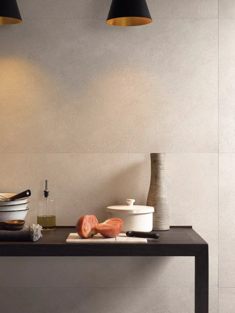 Gres Porcelanosa SANTORINI efekt beton - aranzacja w elewacji domu