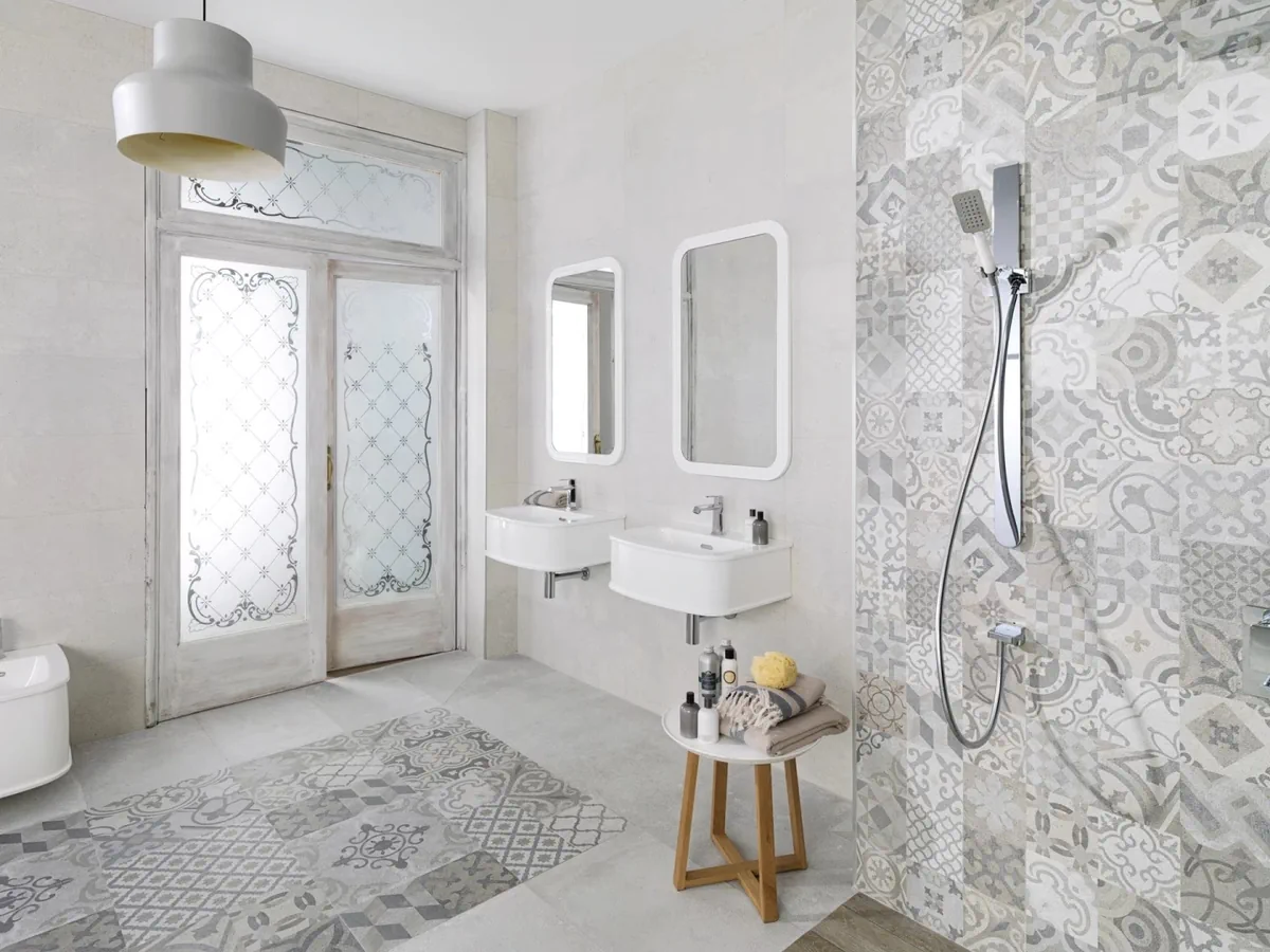 Gres Porcelanosa DOVER efekt beton, kamień - aranzacja w korytarzu z naturalnym swiatlem