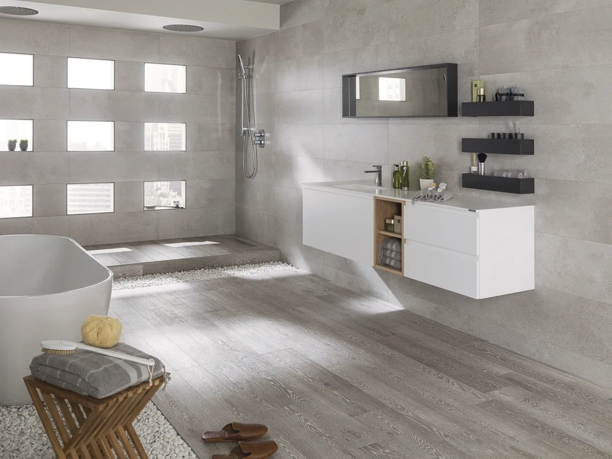 Gres Porcelanosa CHESTER efekt drewno - aranzacja w przestronnym holu