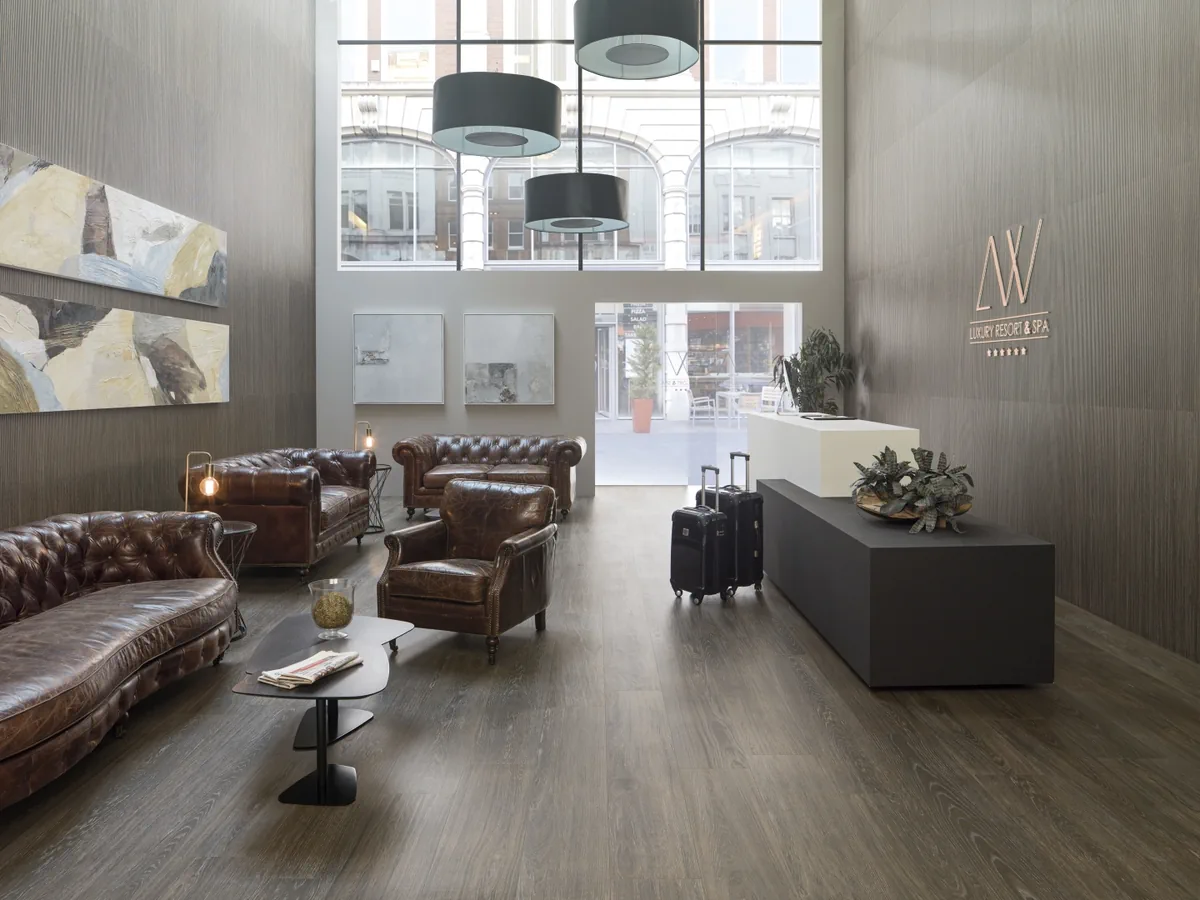 Gres Porcelanosa MINNESOTA efekt drewno - aranzacja w minimalistycznym wnetrzu