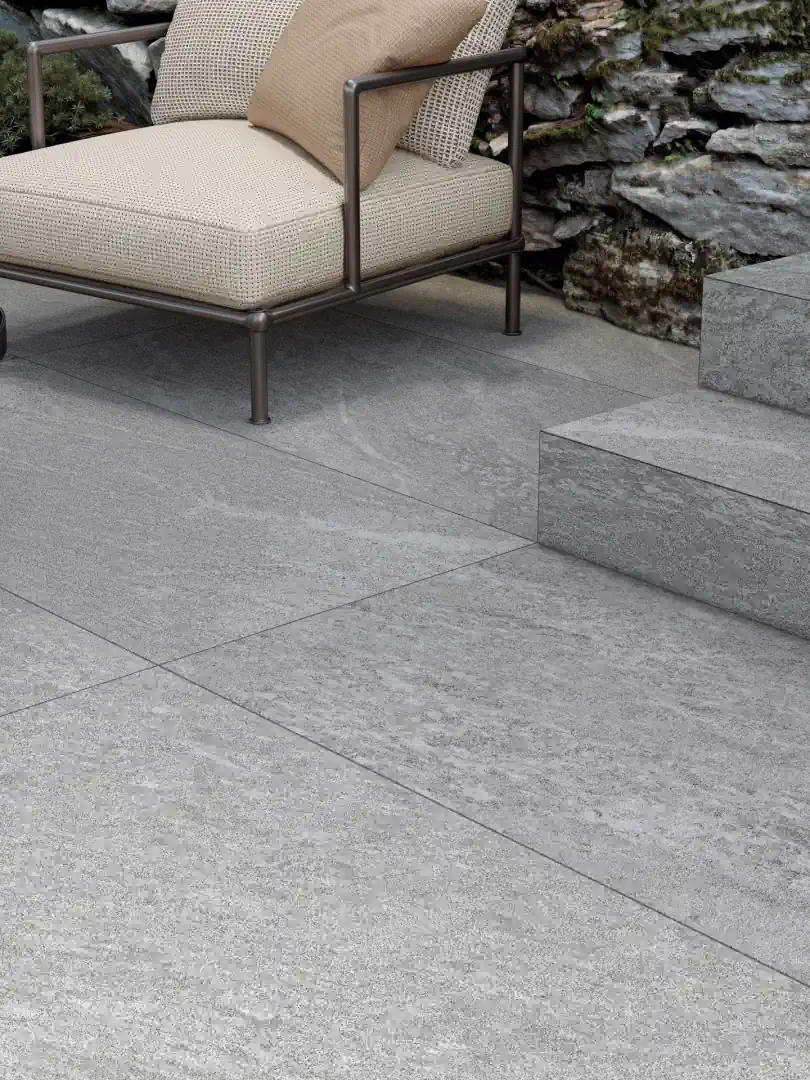 Gres Porcelanosa RIVER efekt kamień - aranzacja w elewacji domu