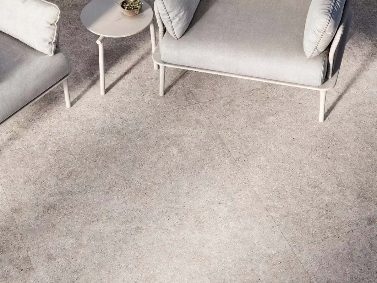 Gres Porcelanosa CANCUN efekt beton - aranzacja w elewacji domu