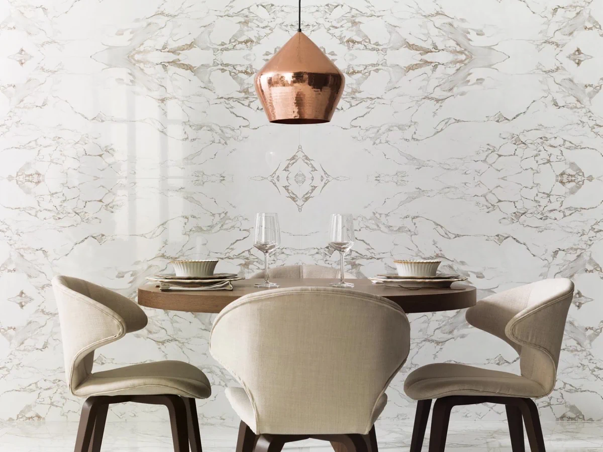 Gres Porcelanosa MASSA efekt marmur - aranzacja w nowoczesnym salonie