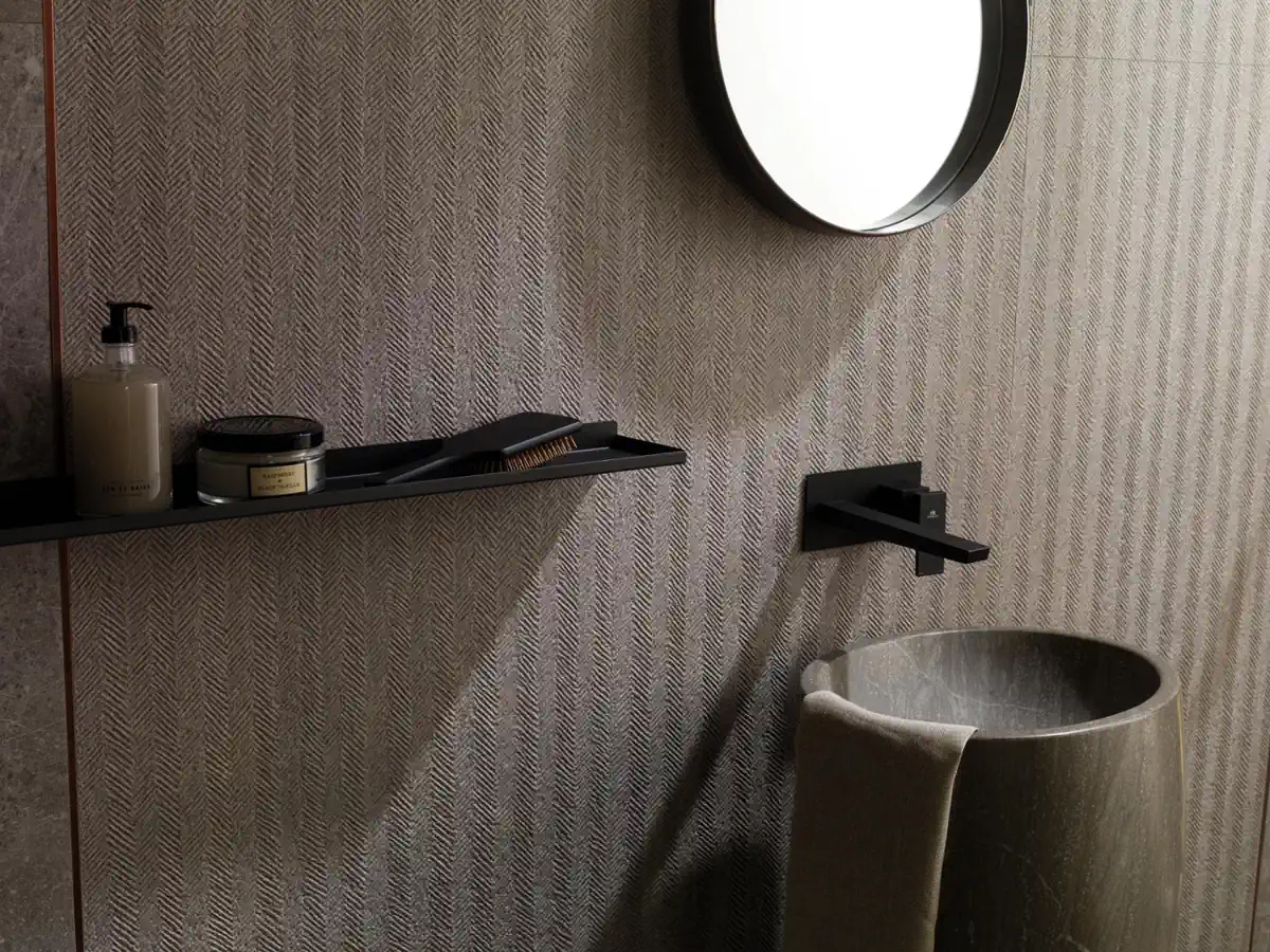 Gres Porcelanosa NOIR efekt kamień - aranzacja w elewacji domu