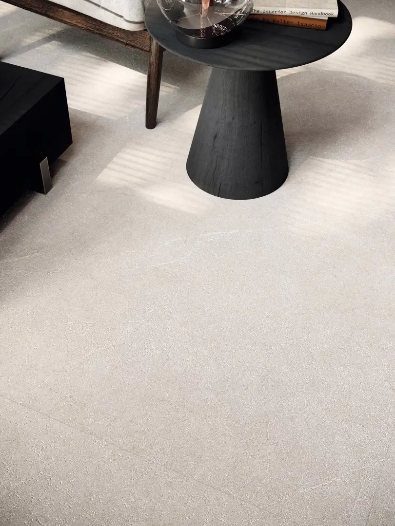 Gres Porcelanosa SADDLE efekt kamień - aranzacja w eleganckiej lazience