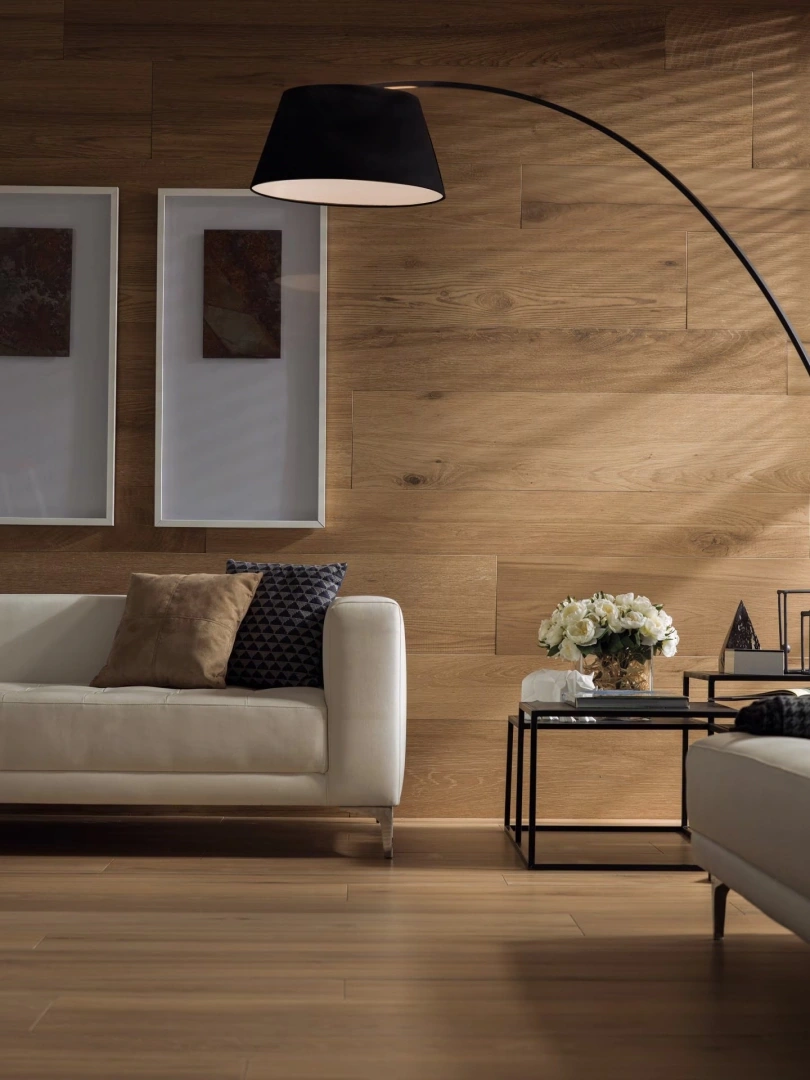 Gres Porcelanosa NOBU efekt drewno - aranzacja w przy kominku