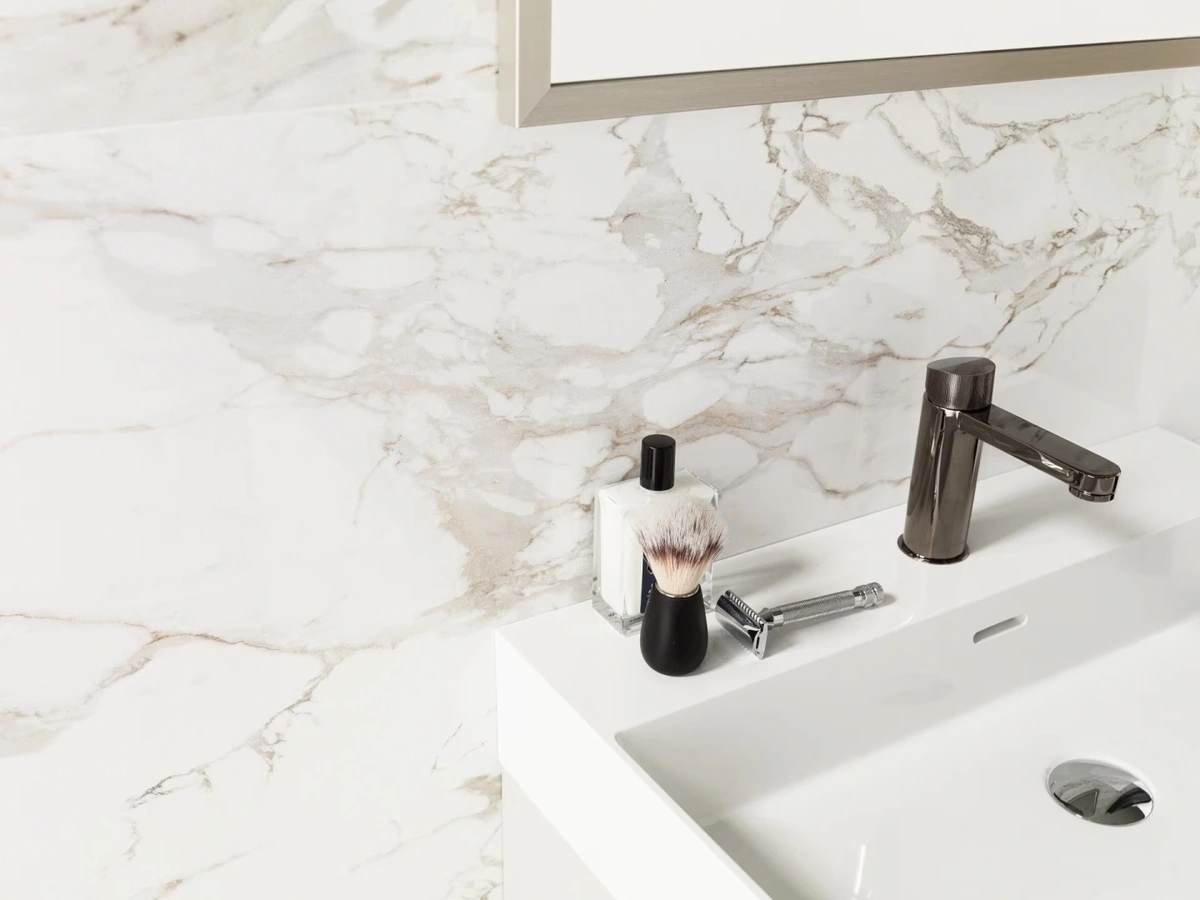 Gres Porcelanosa MASSA efekt marmur - aranzacja w elewacji domu