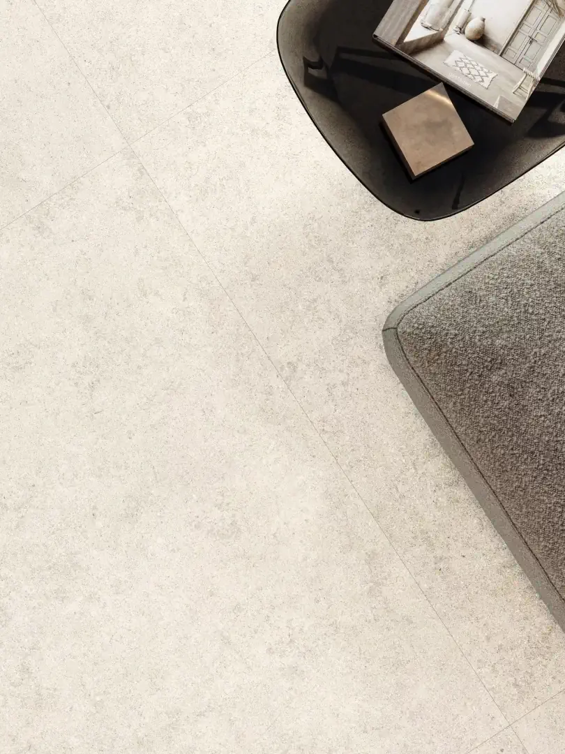Gres Porcelanosa CANCUN efekt beton - aranzacja w przy kominku