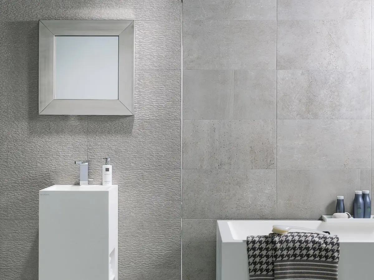 Gres Porcelanosa RODANO efekt beton, kamień - aranzacja w przestronnym holu
