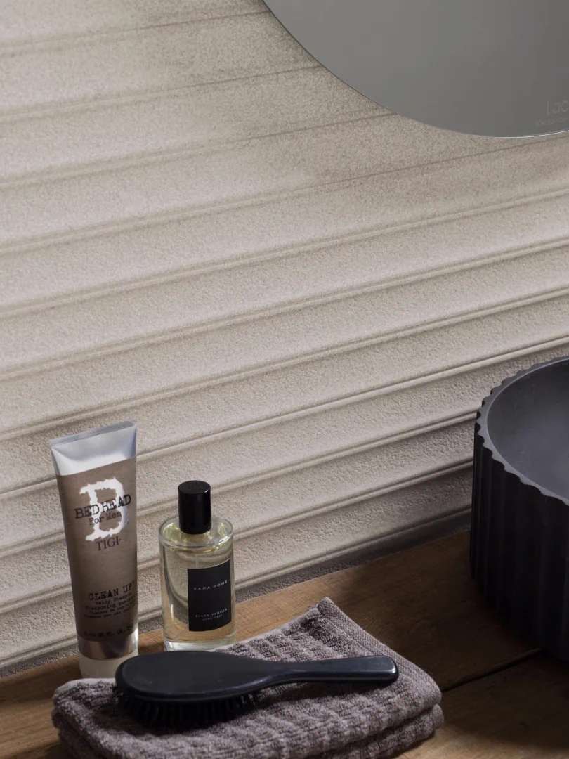 Gres Porcelanosa SAVANNAH efekt kamień - aranzacja w przy kominku