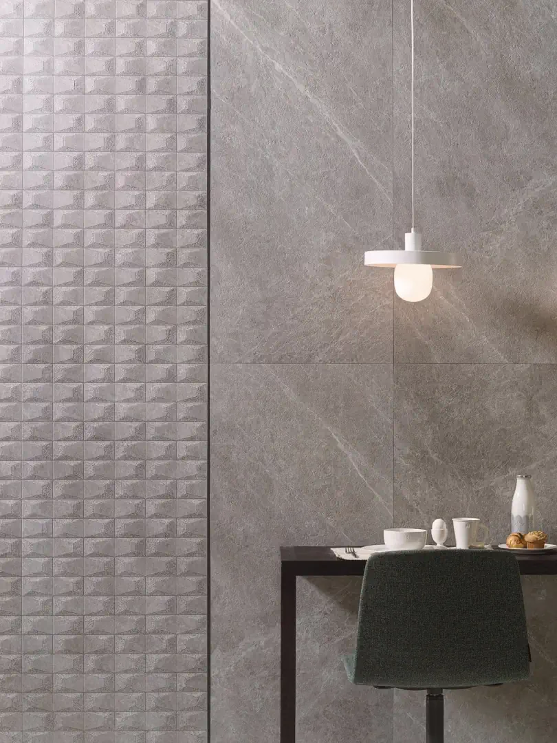 Gres Porcelanosa MYSTIC efekt kamień - aranzacja w przy kominku