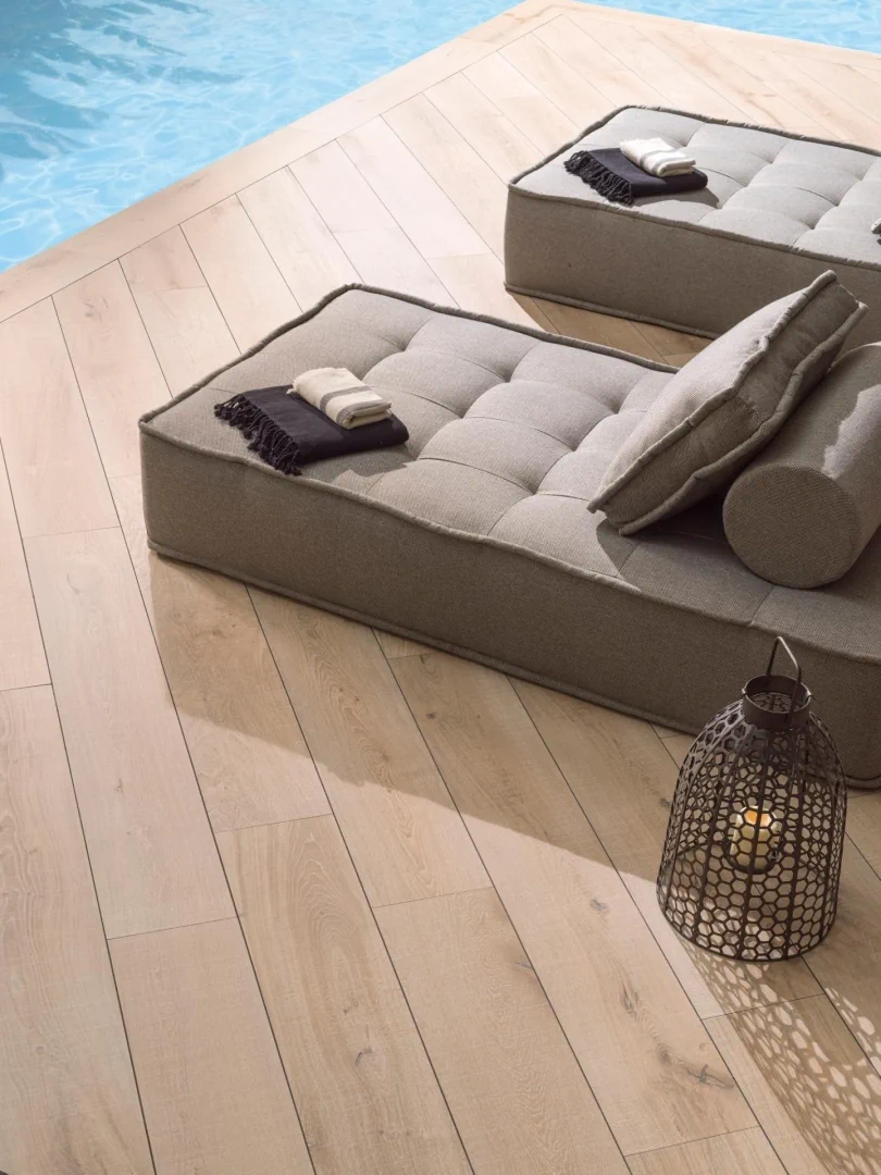 Gres Porcelanosa VANCOUVER efekt drewno - aranzacja w minimalistycznym wnetrzu