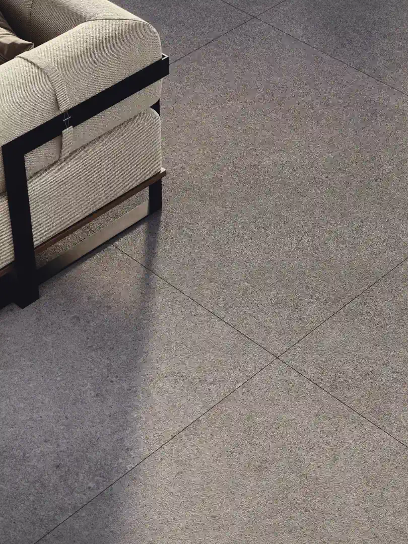 Gres Porcelanosa TOURMALET efekt kamień - aranzacja w przestronnym holu
