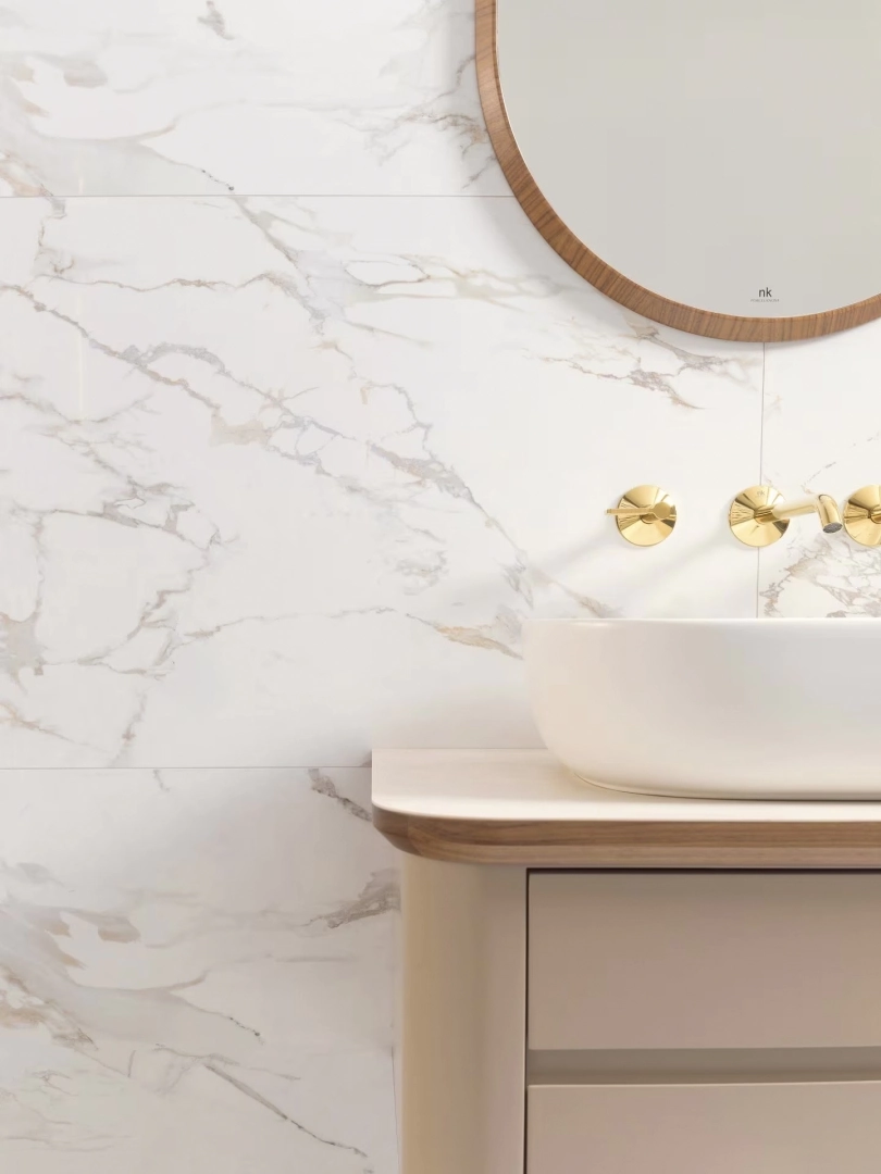 Gres Porcelanosa MASSA efekt marmur - aranzacja w strefie dziennej z duzymi przeszkleniami