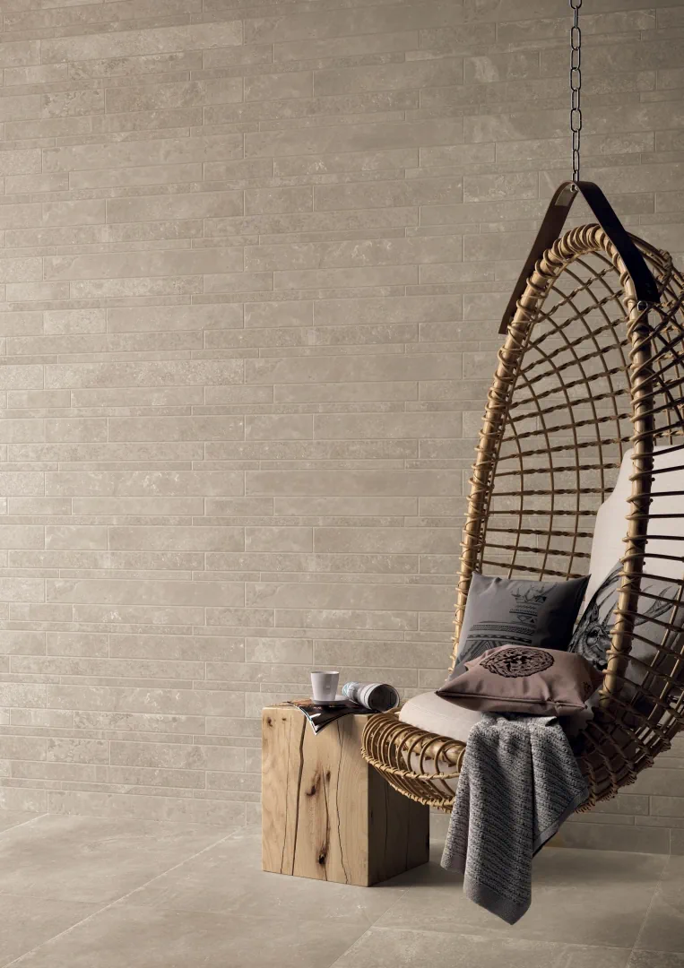 Gres Provenza GROOVE efekt beton - aranzacja w przy kominku