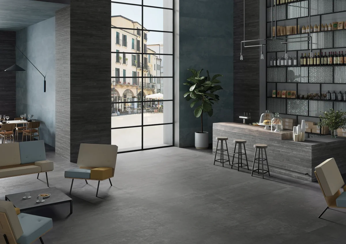 Gres Provenza RE-PLAY CONCRETE efekt beton - aranzacja w przestronnym holu