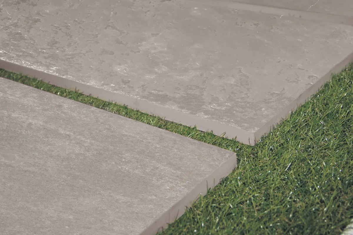 Gres Provenza GROOVE efekt beton - aranzacja w elewacji domu