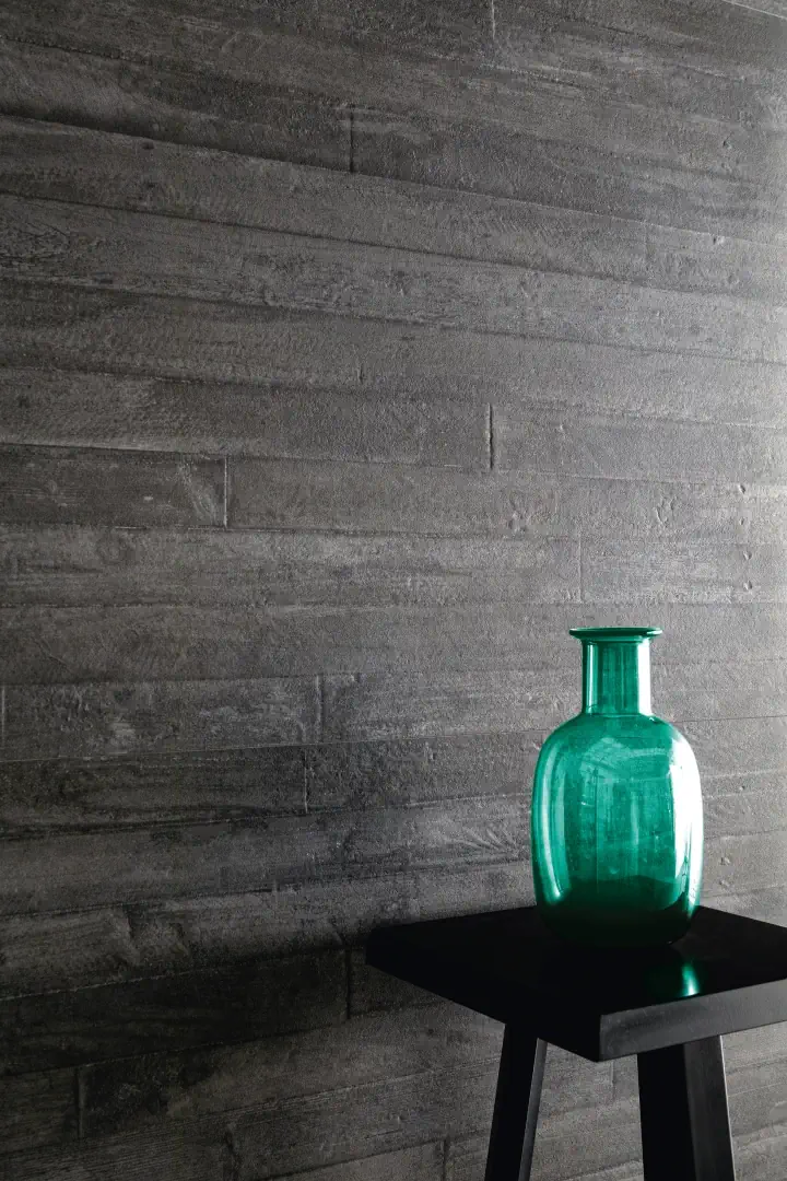 Gres Provenza RE-PLAY CONCRETE efekt beton - aranzacja w przy kominku