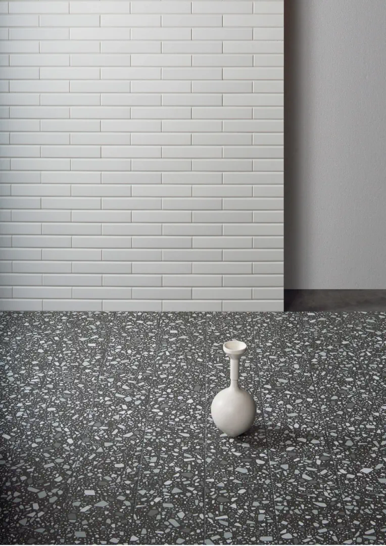 Gres Quintessenza CONFETTI efekt terrazzo, kamień - aranzacja w elewacji domu