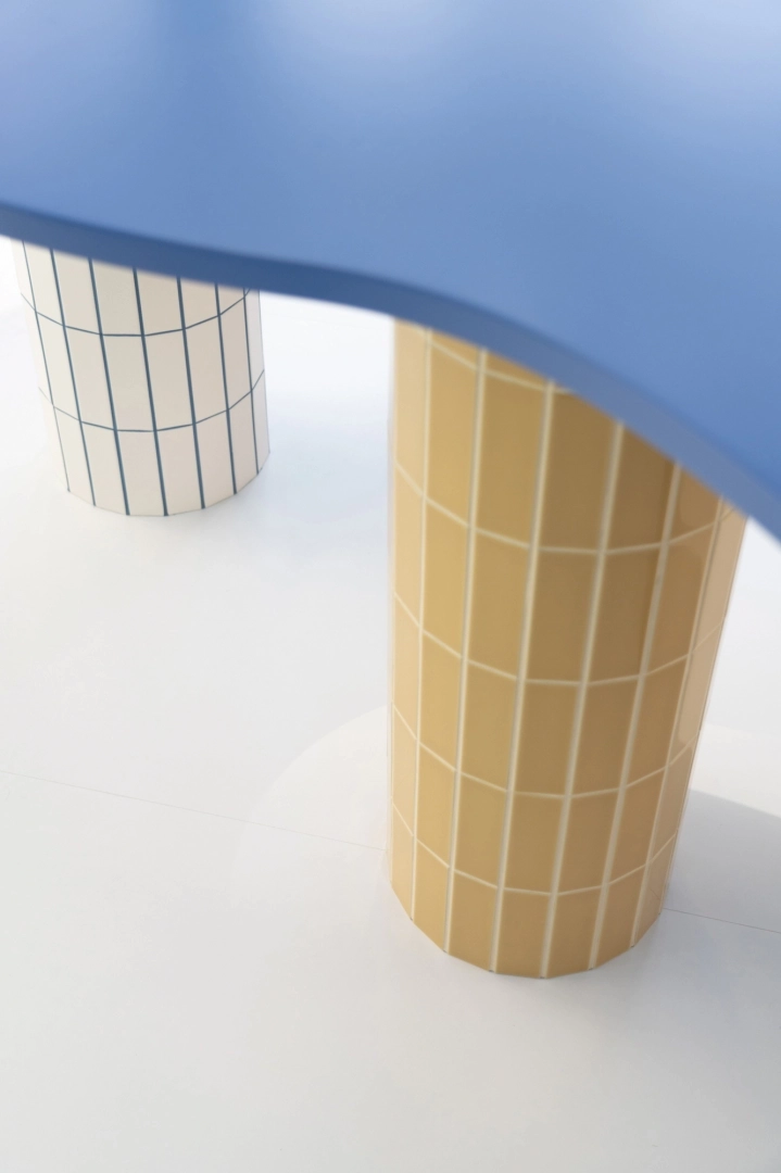 Gres Quintessenza FARGBLOCK efekt kolor - aranzacja w minimalistycznym wnetrzu
