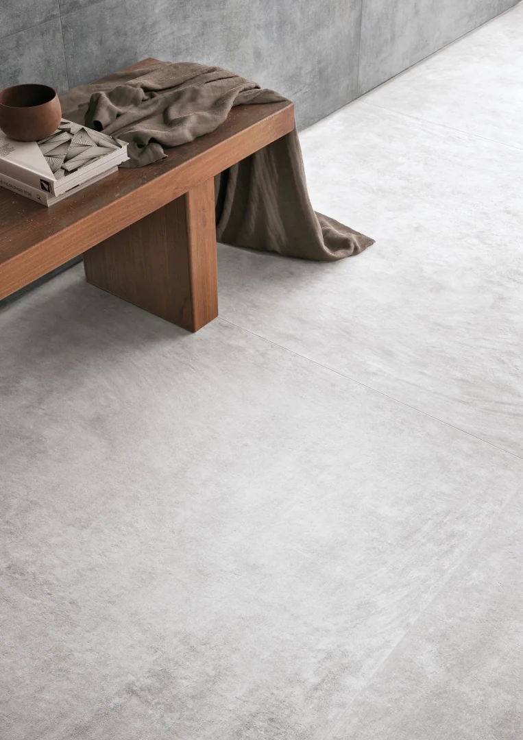 Gres Refin AFFRESCATI efekt metal, beton - aranzacja w eleganckiej lazience