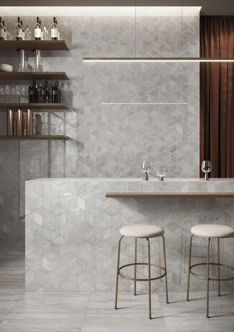 Gres Refin PRESTIGIO TRAVERTINO efekt marmur - aranzacja w korytarzu z naturalnym swiatlem