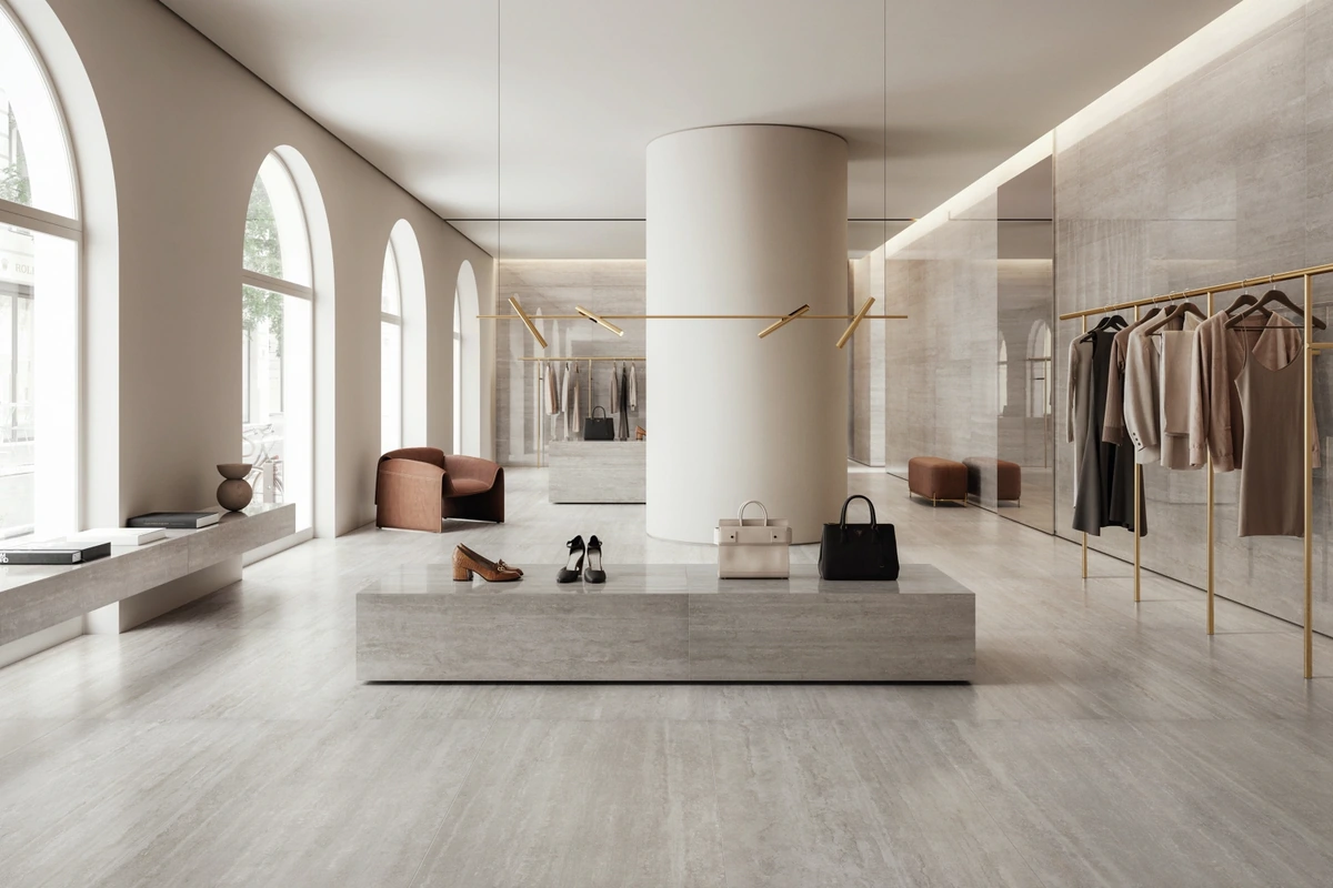 Gres Refin PRESTIGIO TRAVERTINO efekt marmur - aranzacja w przy kominku