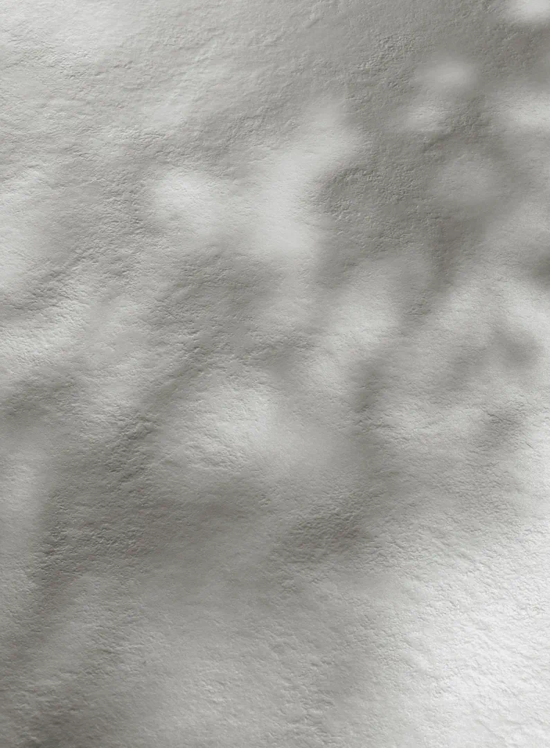 Gres Refin FEEL efekt kamień - aranzacja w minimalistycznym wnetrzu