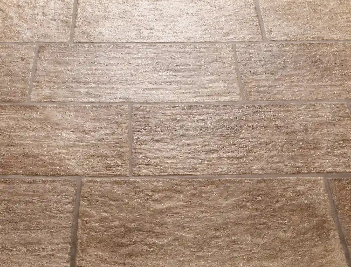 Gres Rondine TUSCANY efekt terakota, kamień - aranzacja w minimalistycznym wnetrzu