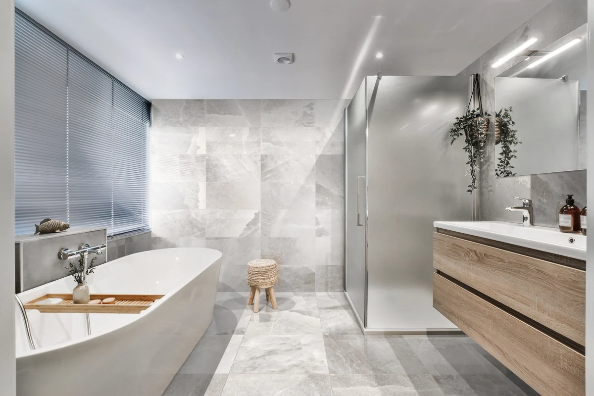 Gres Rondine HIMALAYA efekt marmur - aranzacja w eleganckiej lazience