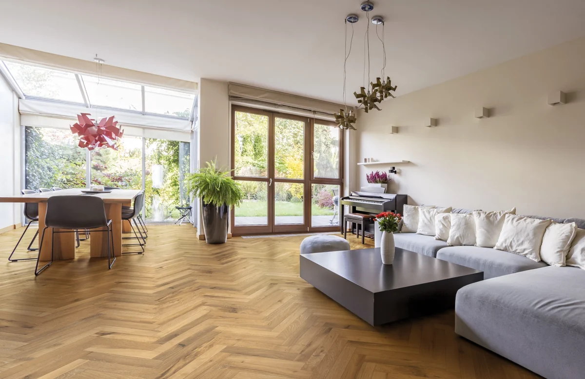Gres Rondine TIMELESS efekt drewno - aranzacja w przy kominku