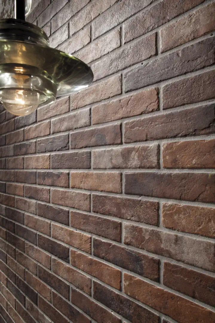 Gres Rondine TRIBECA efekt cegła, kamień - aranzacja w elewacji domu