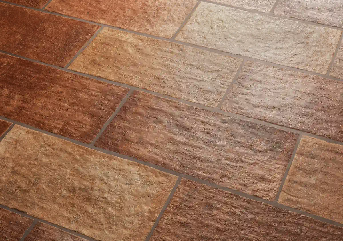 Gres Rondine TUSCANY efekt terakota, kamień - aranzacja w eleganckiej lazience
