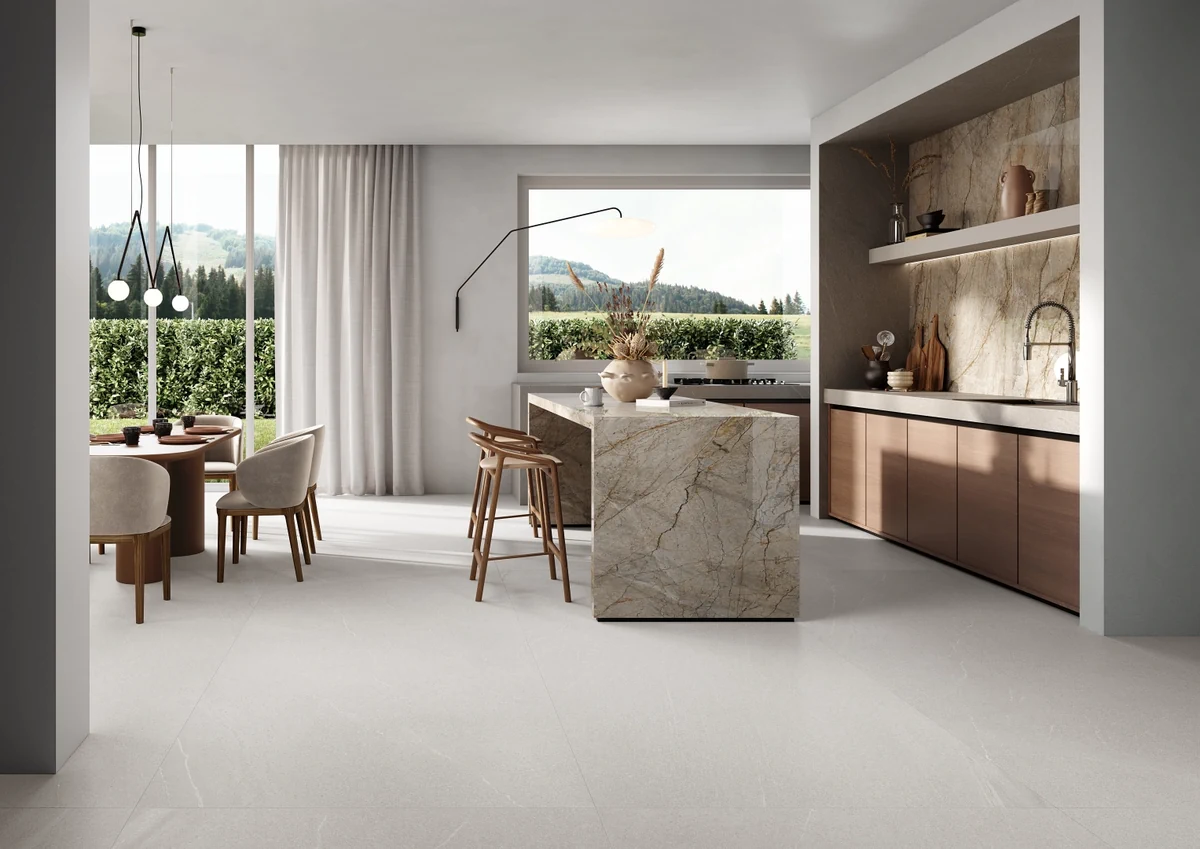 Gres Rondine BALTIC efekt beton - aranzacja w korytarzu z naturalnym swiatlem