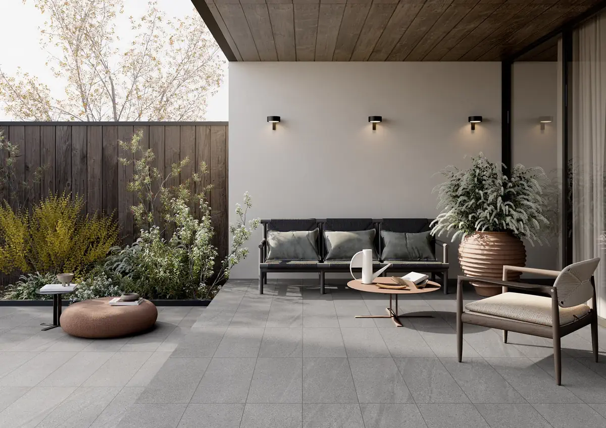 Gres Rondine BALTIC efekt beton - aranzacja w przy kominku