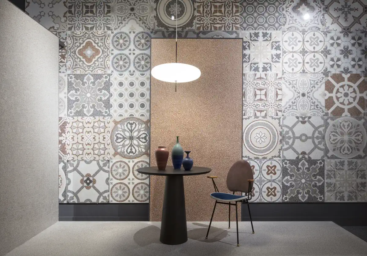 Gres Santagostino NEWDECO efekt terrazzo - aranzacja w nowoczesnym salonie